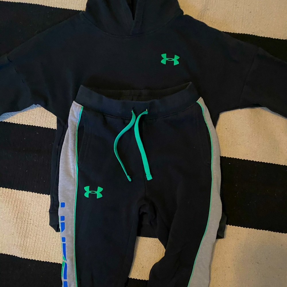 Black under armor boys outfit size sm